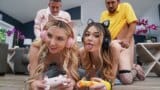 Üniversiteli Kızlar Yemek Yapma Videosu Çekerken Mutfakta Amlarını Yalayarak Boşalıyor
